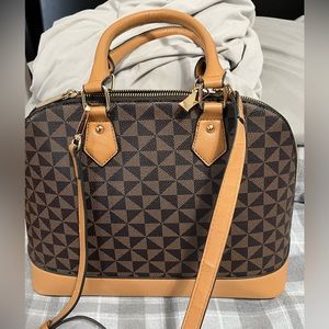 Tan/Black purse. Purchased at “Buckle”. Great condition